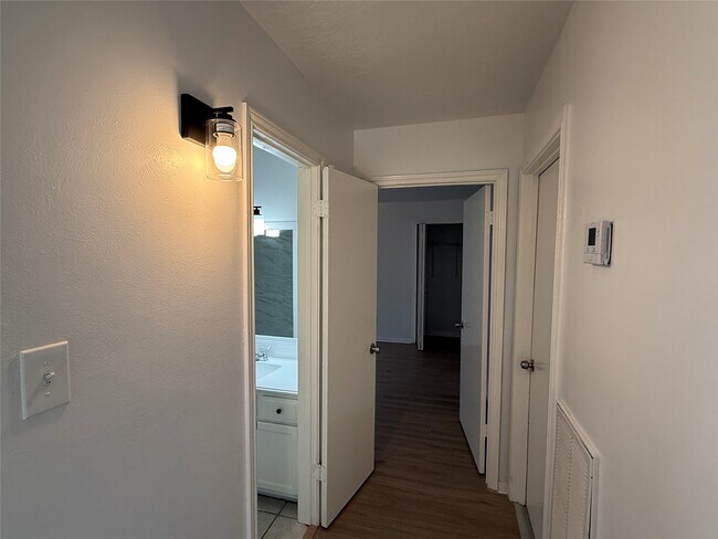 Building Photo - 4807 Maurita Dr