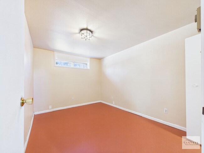 Building Photo - Single Family Home minutes from Los Alamos/Pojoaque