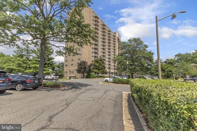 Building Photo - 1225 Martha Custis Dr