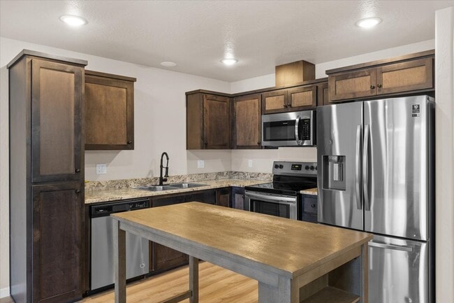 Building Photo - 7870 Phaedra Ln