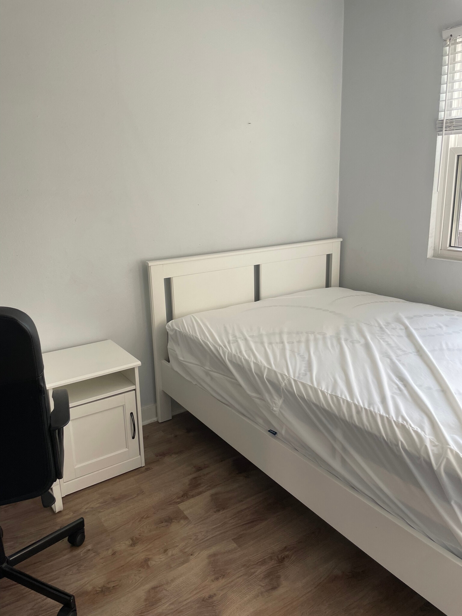 bedroom 2 - 815 W Pensacola St