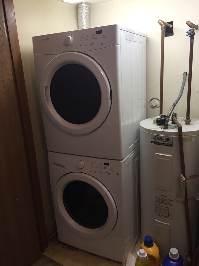 WASHER/DRYER IN UNIT - 3212 Clifton Ave