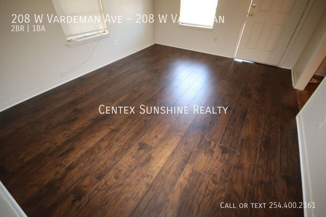 Building Photo - 208 W Vardeman Ave