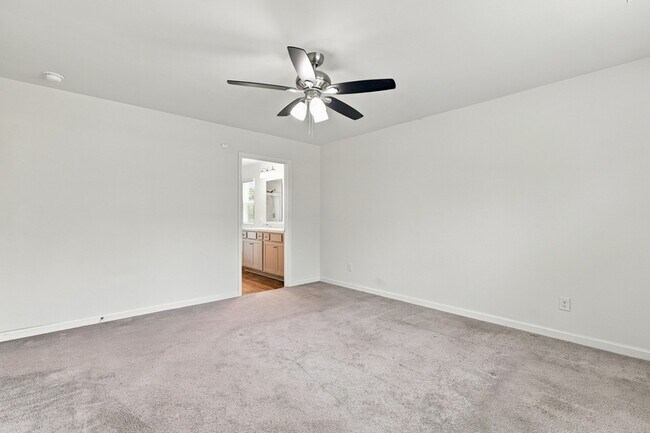 Building Photo - 100 Cotton Bluff Ct