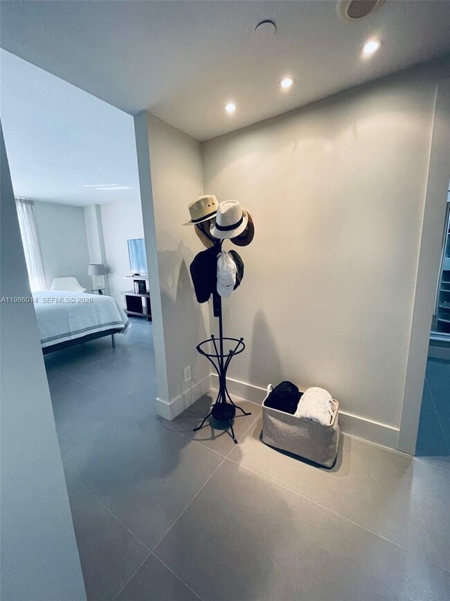 Building Photo - 20281 E Country Club Dr