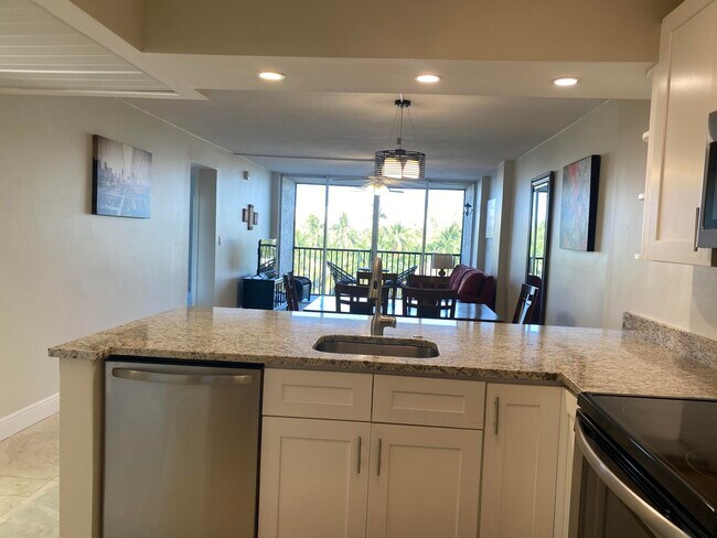 Building Photo - 13 Royal Palm Way