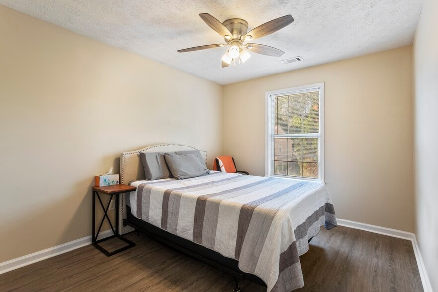 Building Photo - 2260 Winthrope Way Dr