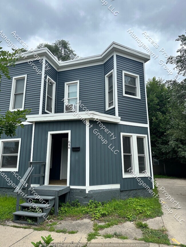 Close to Bridge St NW 3 Bedroom Duplex 646 Broadway Ave NW Grand Rapids MI 49504 Apartment