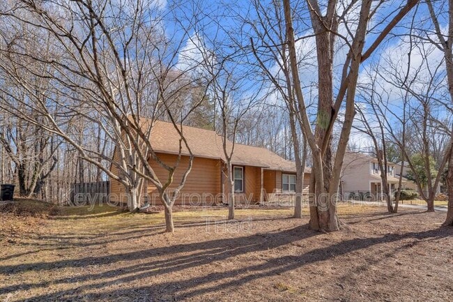 Building Photo - 5110 N Oaks Dr