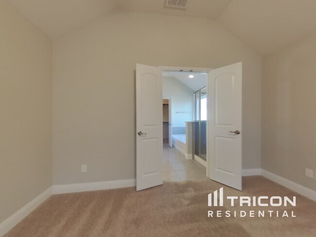 Building Photo - 3600 Meadowtrail Ln