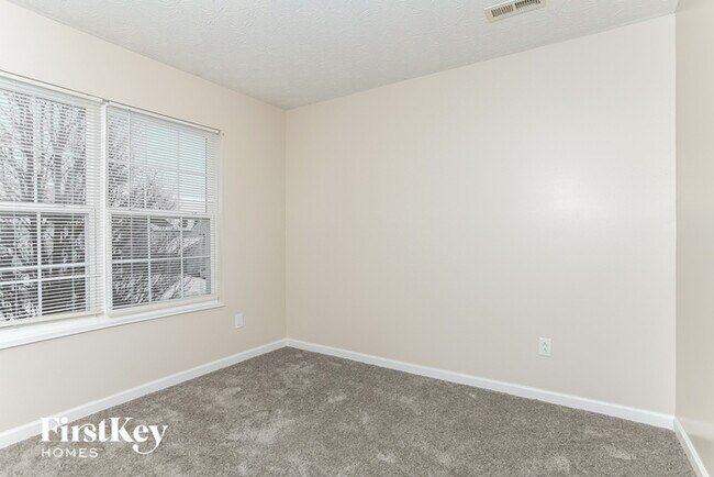 Building Photo - 917 Brookwood Dr