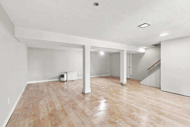 Building Photo - 2803 N Pine St