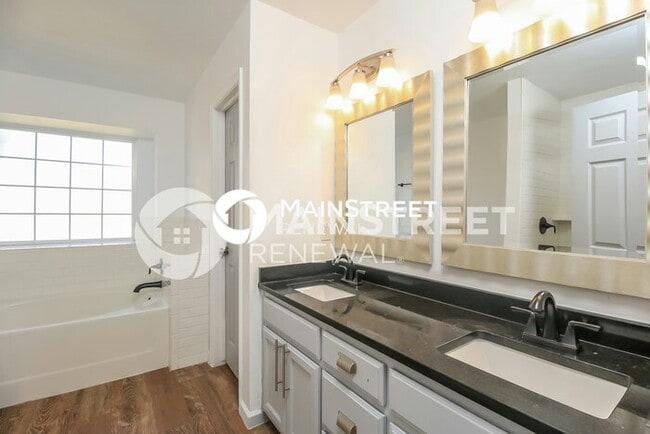 Building Photo - 3 Bedroom Pet-Friendly Home in Oklahoma City, OK with Main Street Renewal