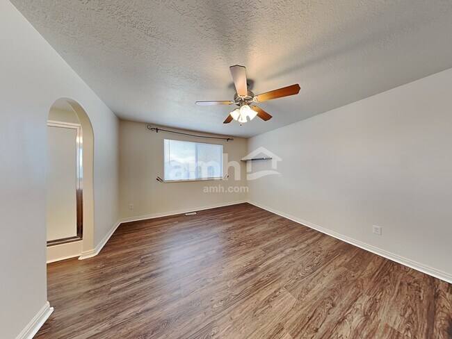 Building Photo - 261 Walton Dr