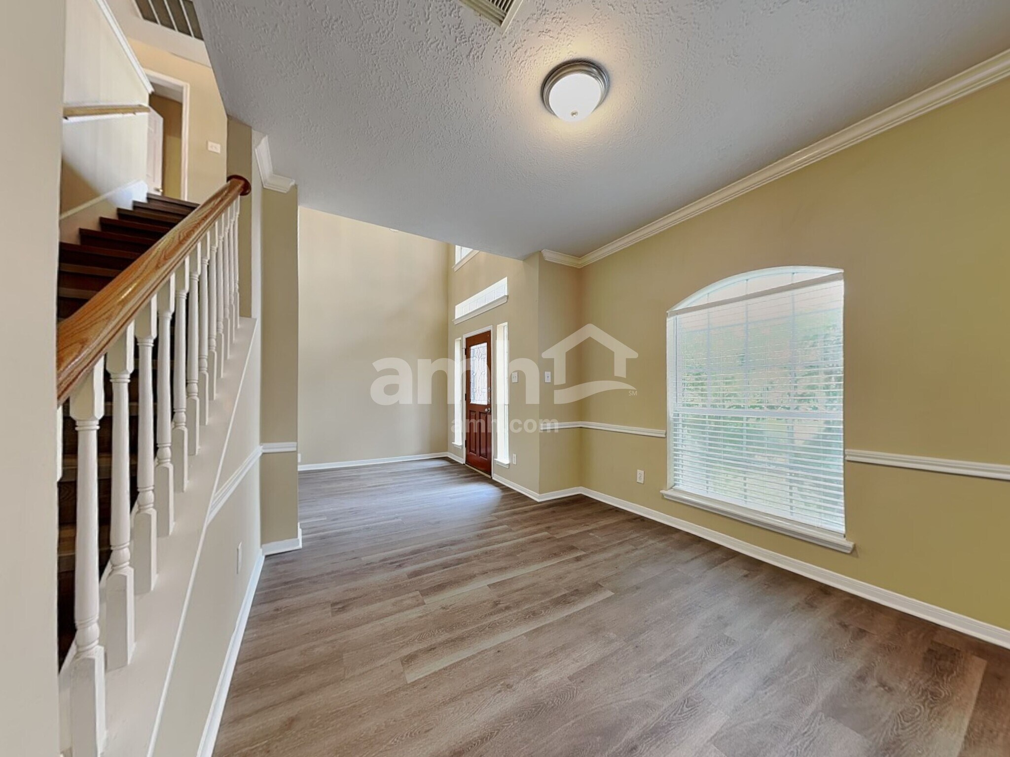 Building Photo - 11911 Lakewood Hills Dr