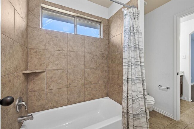 Building Photo - 2012 Santa barbara Ct