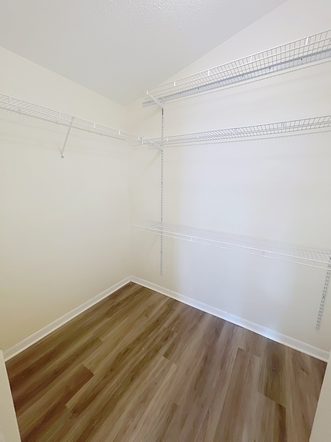 Building Photo - 12820 Longcrest Dr