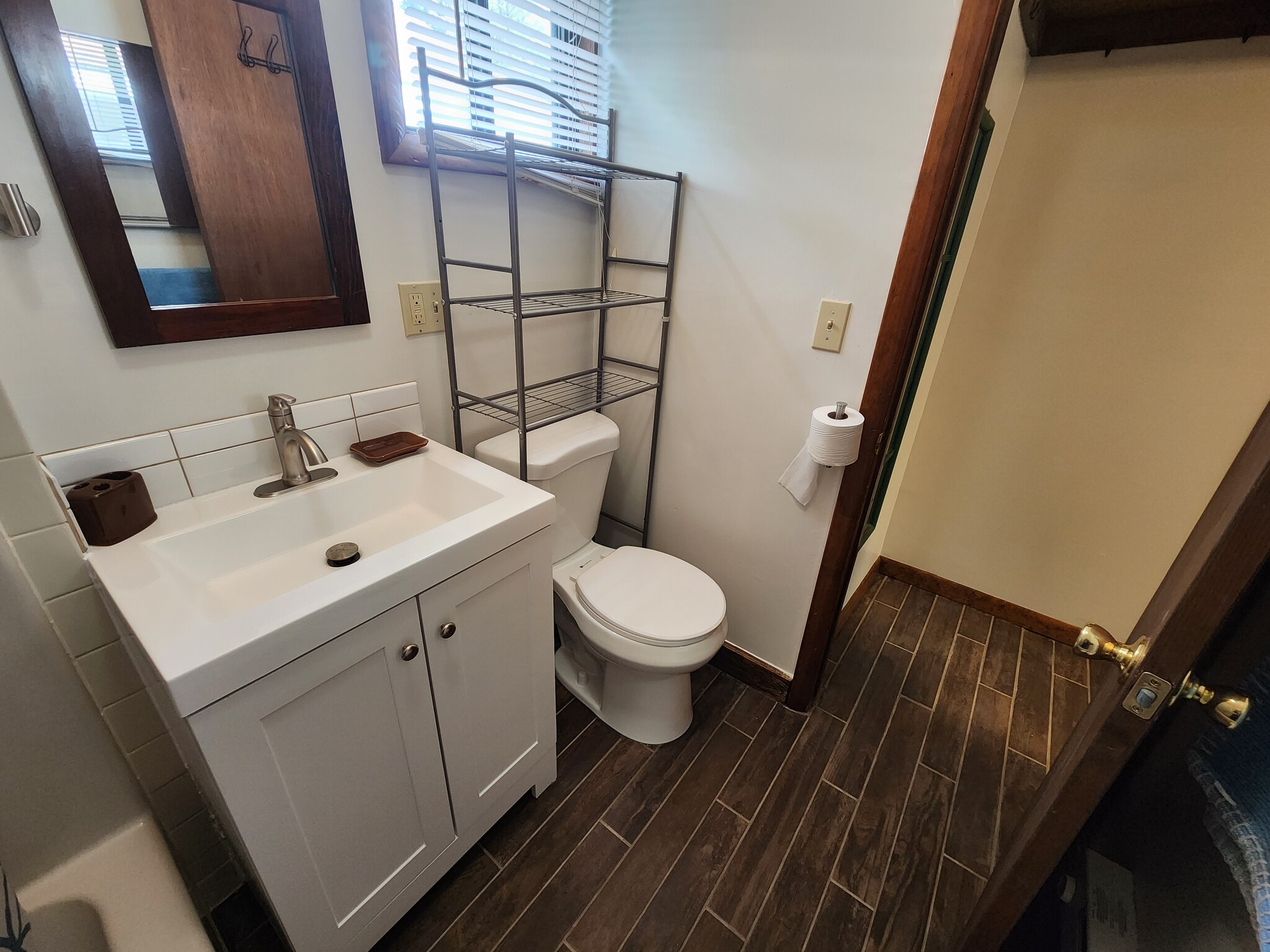 Newly renovated bathroom - 19 Overbrook Dr