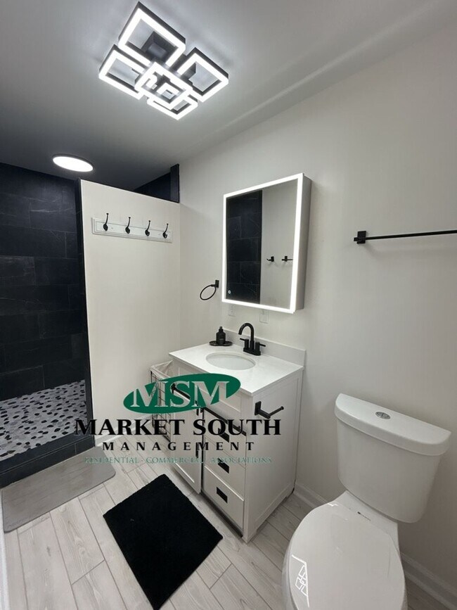 Building Photo - **APPLICATION PENDING!** Fully Furnished H...