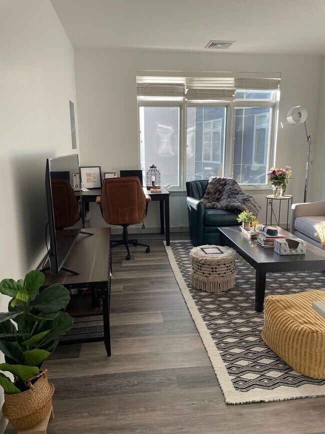 Building Photo - 180 Telford St