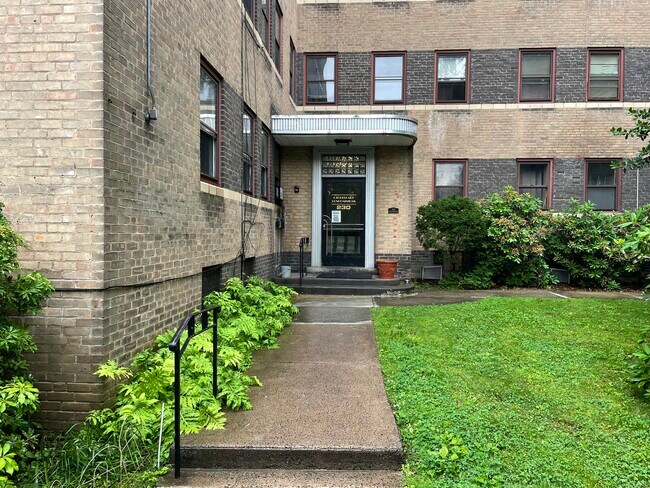 Building Photo - 230 Farmington Ave
