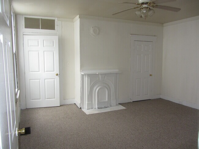 Building Photo - 606 E Kentucky St