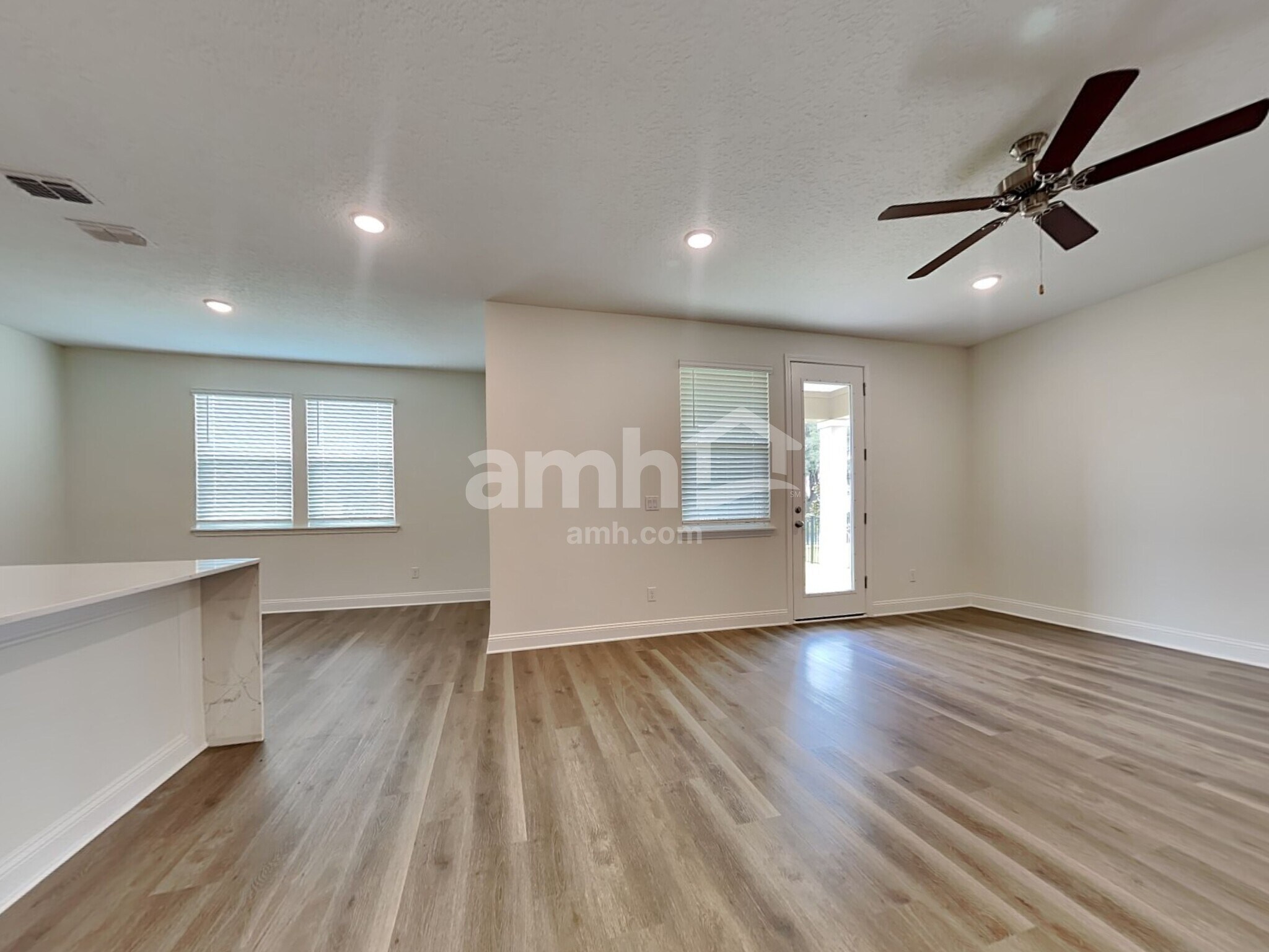 Building Photo - 11632 Hillside Dr