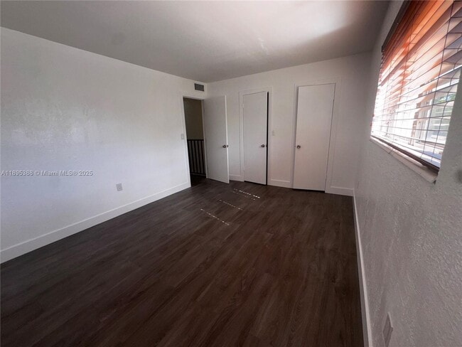 Building Photo - 8405 SW 137th Ave