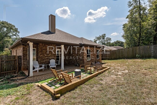 Building Photo - Modern Comfort Meets Luxury Living in Mobile