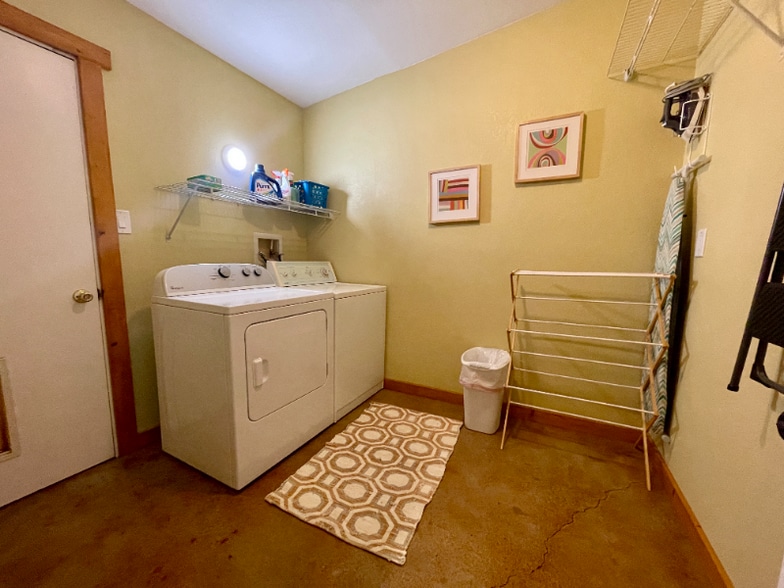 Building Photo - 6500 Pine Spring Ave