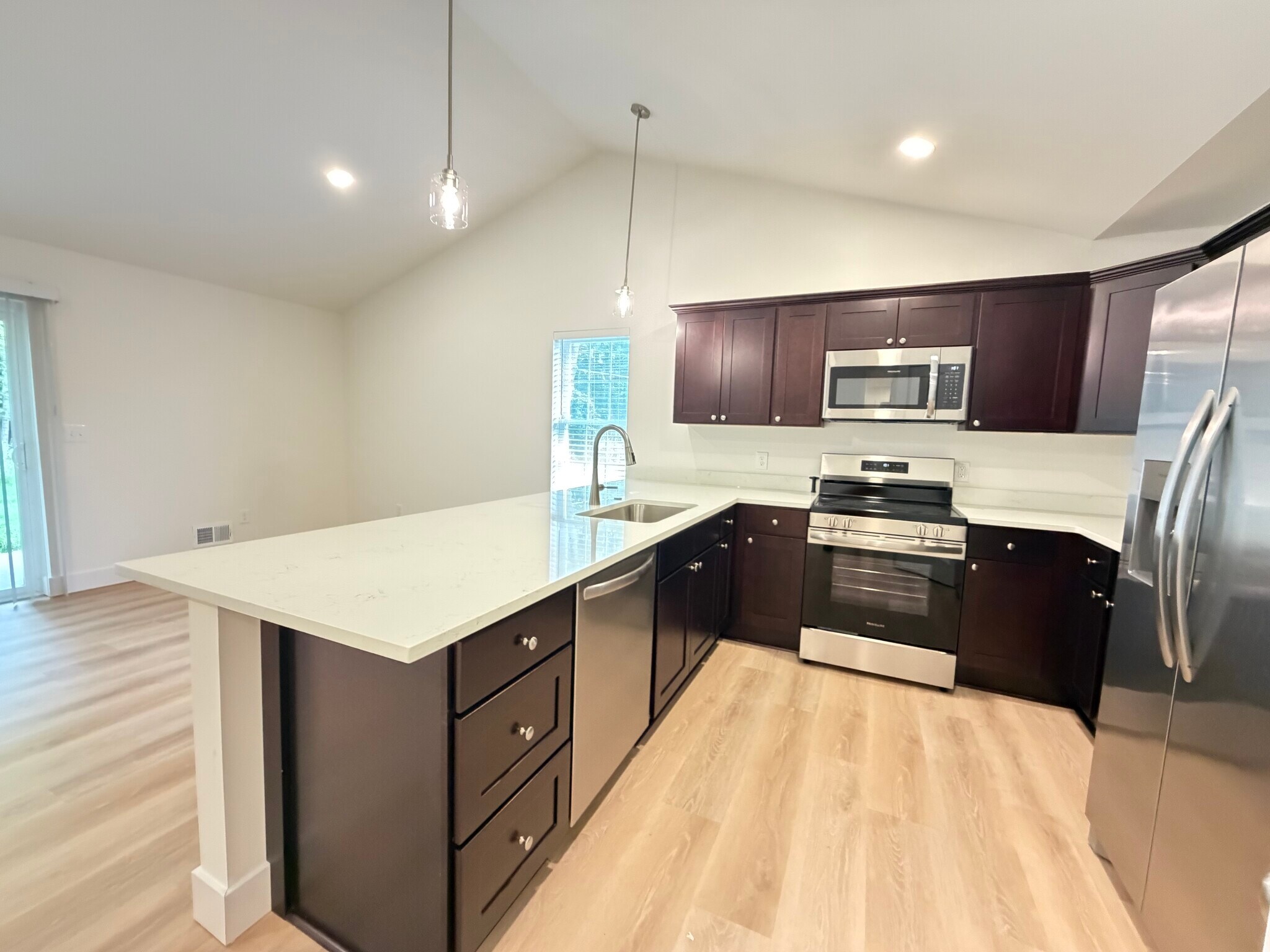 Building Photo - 2130 Carriage Hill Cir
