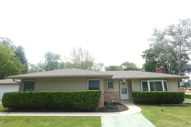 Building Photo - 3743 Country Club Ave
