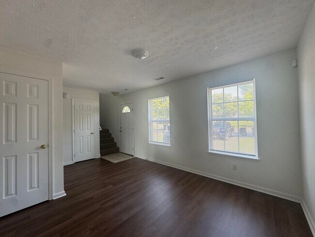 Building Photo - 1132 Jonestown Ln