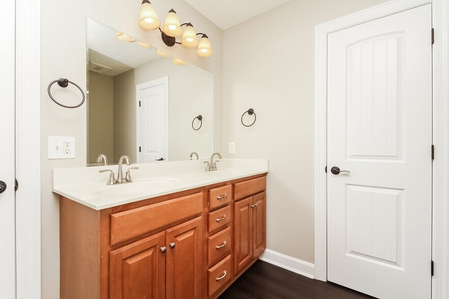 Building Photo - 3750 Maya Dr