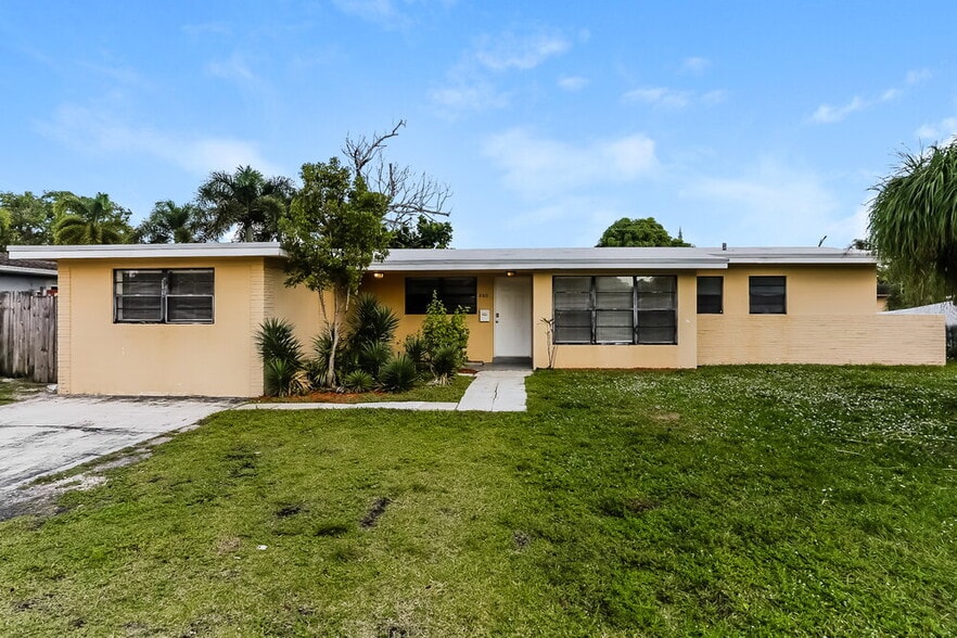 Primary Photo - 570 SW 31st Ave