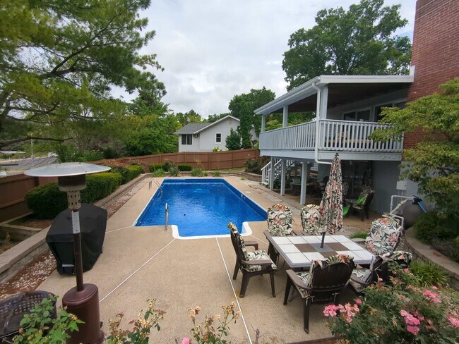 Primary Photo - 8 Parkrose Ct