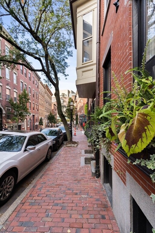 Building Photo - 64 W Cedar St