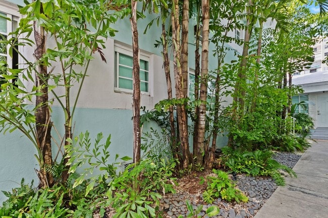 Building Photo - Resort-Style 1-Bedroom Apartment in Prime Miami Beach Location!