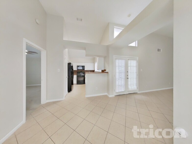 Building Photo - 6615 Laurel Glen Dr