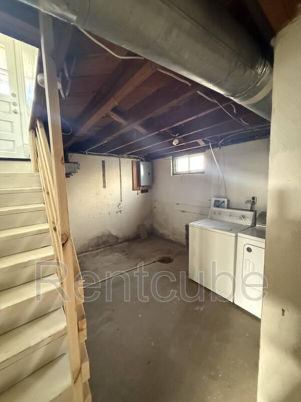 Building Photo - 3025 Windsor Ave