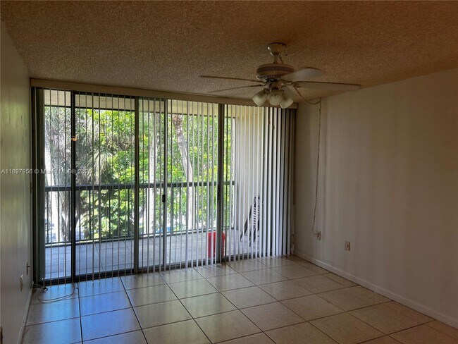 Building Photo - 10855 SW 112th Ave