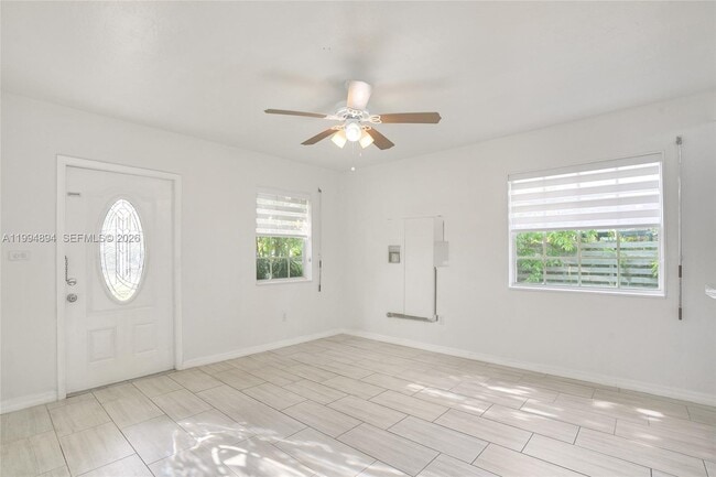 Building Photo - 5401 SW 97th Ct