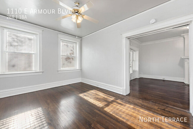 Building Photo - Big, Dreamy, VINTAGE 2BR Apartment - Near ...