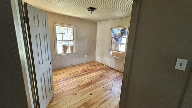 Building Photo - 3963 N Foster Dr
