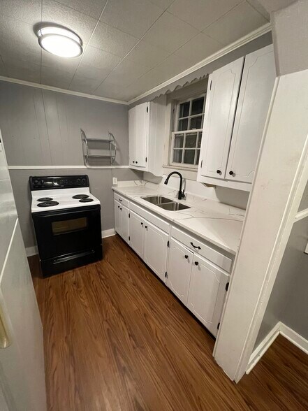 Building Photo - 656 Beauregard St