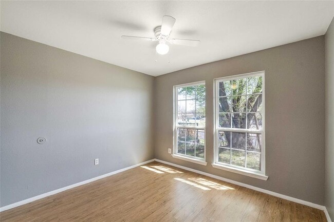 Building Photo - 4900 E Stassney Ln
