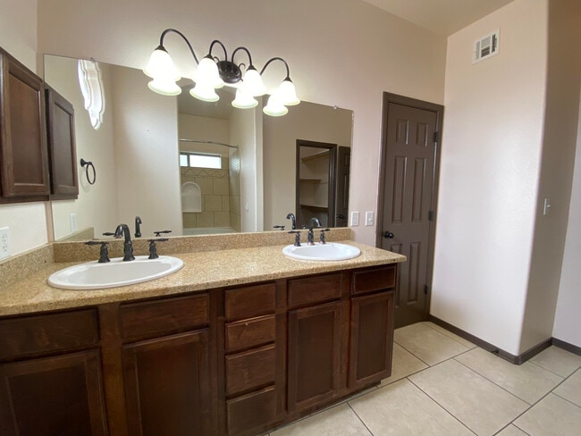 Building Photo - 7700 Oak Landing Drive