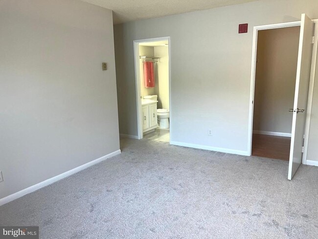Building Photo - 15300 Beaverbrook Ct