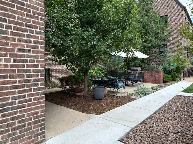 Side yard - 2233 Kearney St