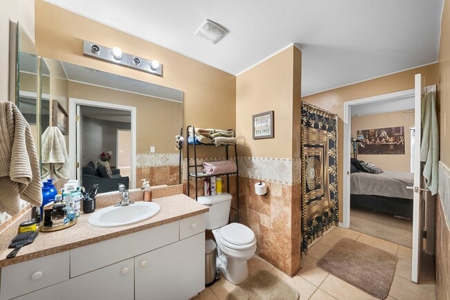 Building Photo - Beautiful 3 bedrooms 2 bathrooms single family home in Lehigh Acres